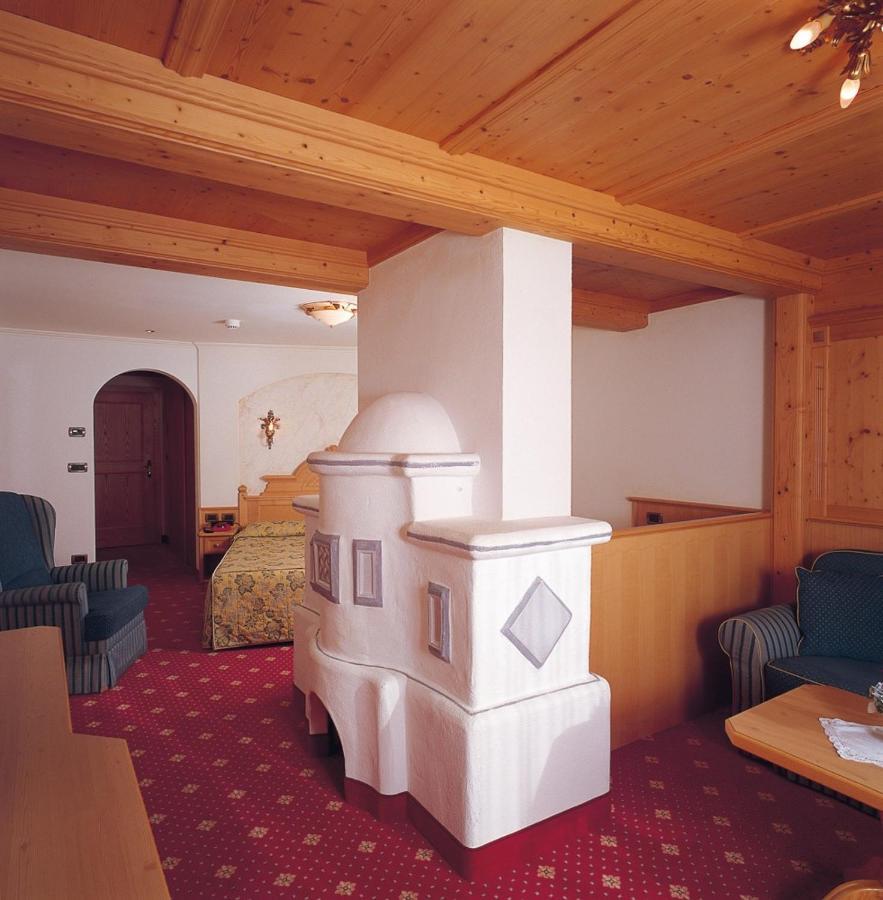 Alpen Hotel Corona Vigo di Fassa Ngoại thất bức ảnh