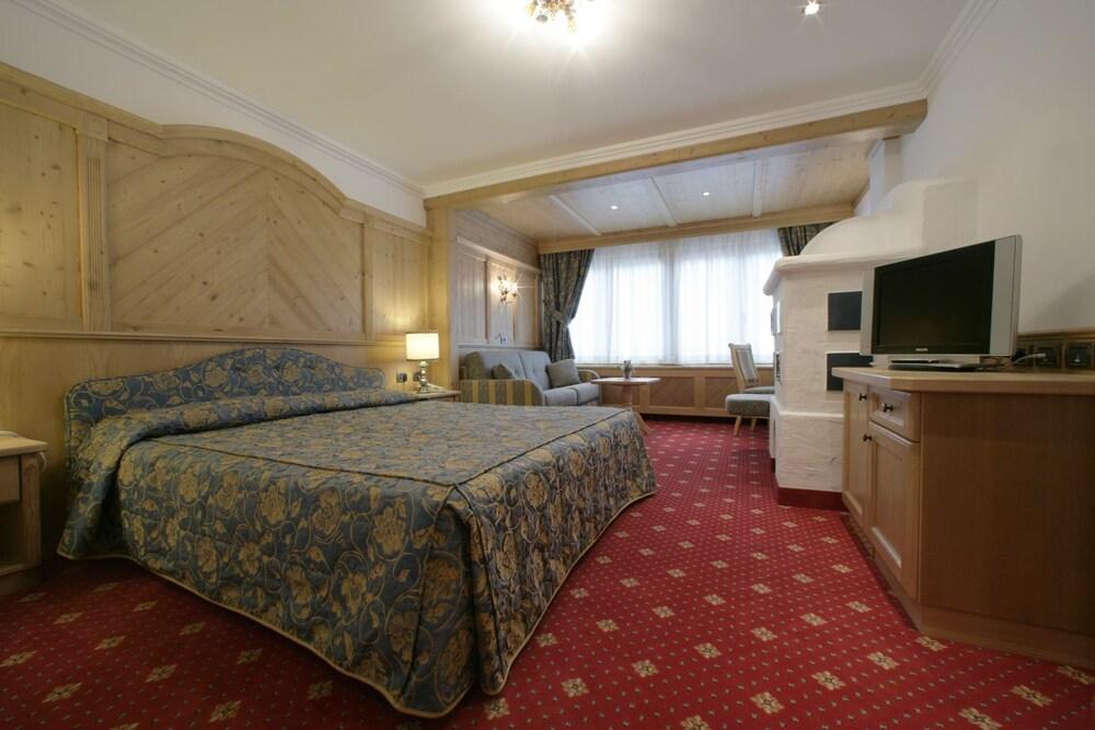 Alpen Hotel Corona Vigo di Fassa Ngoại thất bức ảnh