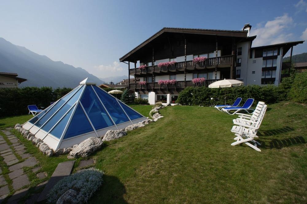 Alpen Hotel Corona Vigo di Fassa Ngoại thất bức ảnh