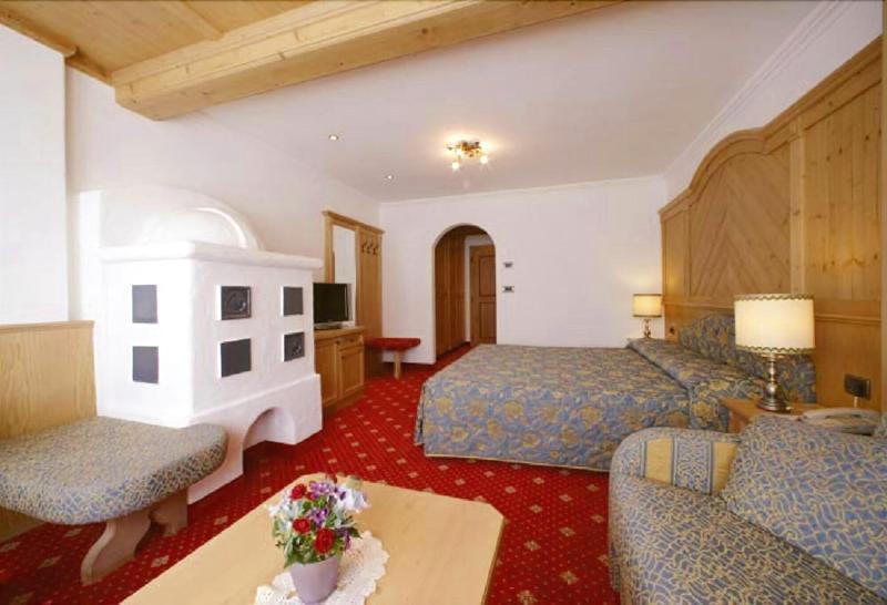 Alpen Hotel Corona Vigo di Fassa Ngoại thất bức ảnh