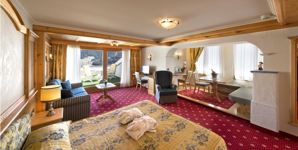 Alpen Hotel Corona Vigo di Fassa Phòng bức ảnh