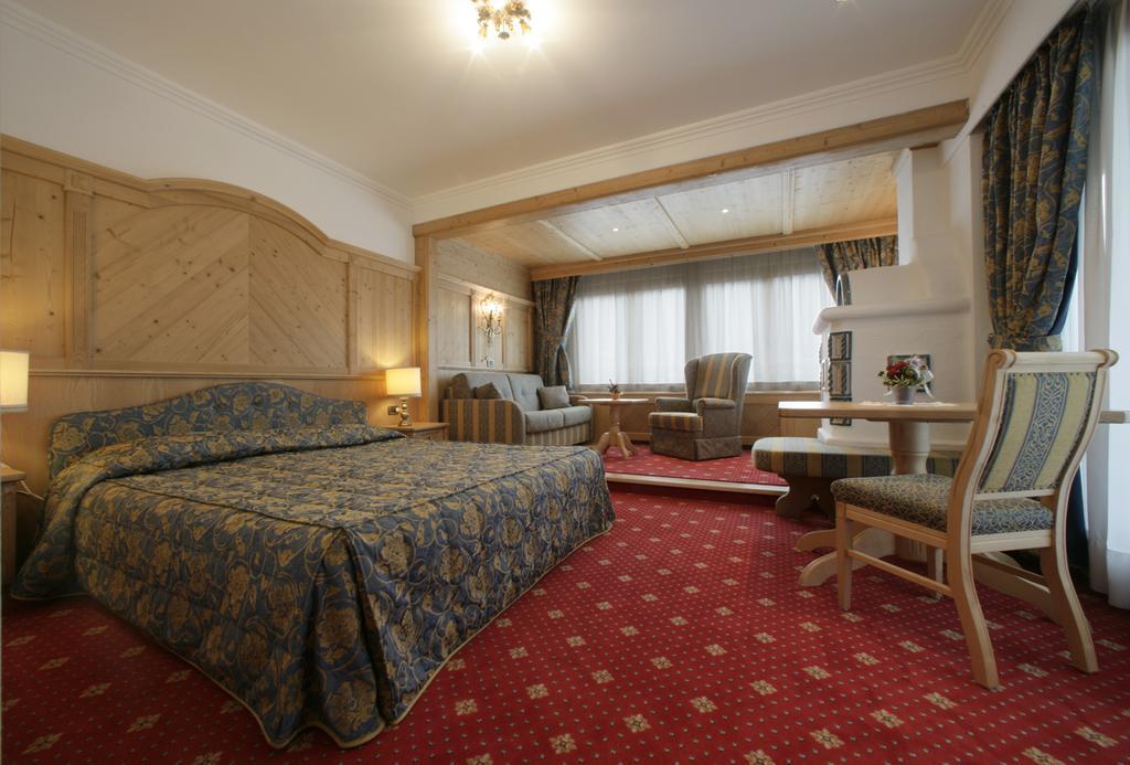 Alpen Hotel Corona Vigo di Fassa Phòng bức ảnh