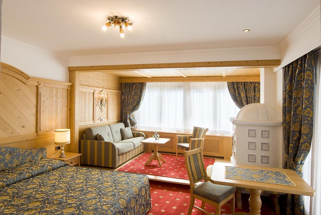 Alpen Hotel Corona Vigo di Fassa Ngoại thất bức ảnh