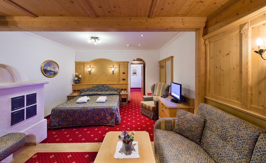 Alpen Hotel Corona Vigo di Fassa Ngoại thất bức ảnh